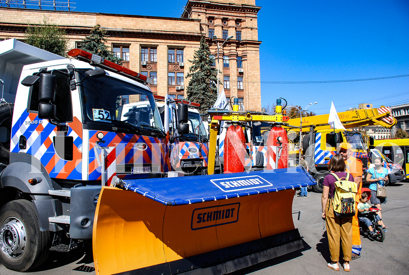 Парад коммунальной техники в Днепре (ФОТОРЕПОРТАЖ)