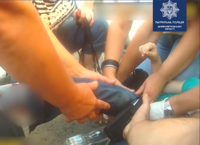 В Днепре полицейские помогли ребенку, пострадавшему в ДТП