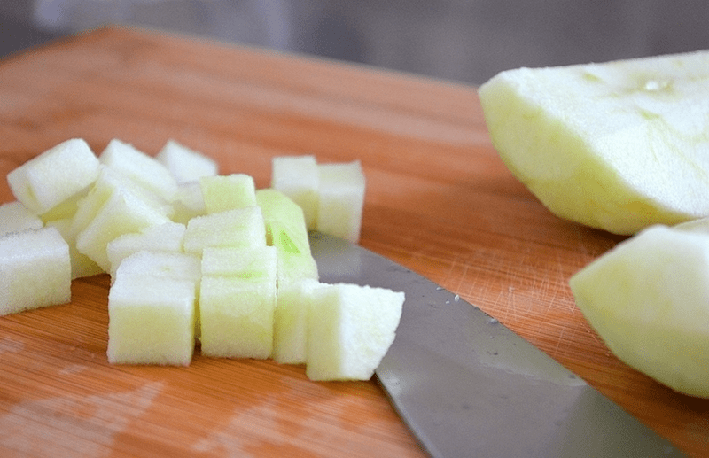 Сырники с яблоками в духовке: новый вкус традиционного блюда