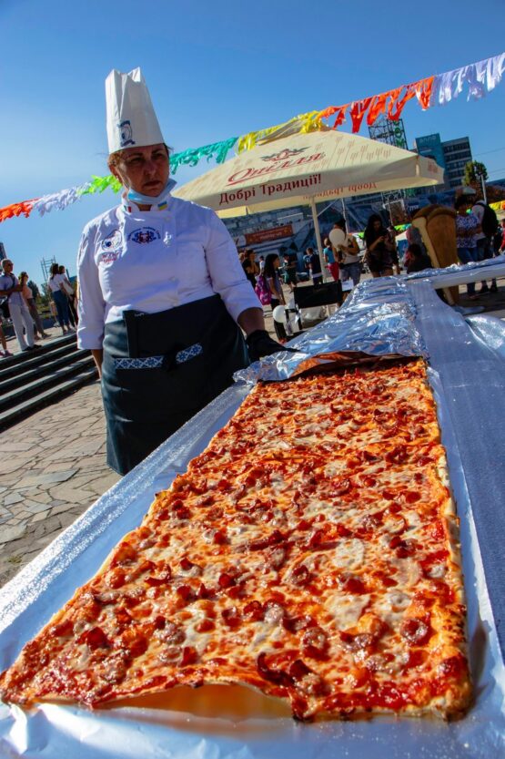 В Днепре на День города испекли пиццу-рекордсменку (Фото)