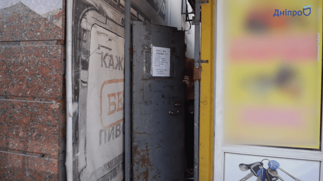 Вонь, антисанитария и бомжи: жуткое закулисье Театрального бульвара в Днепре