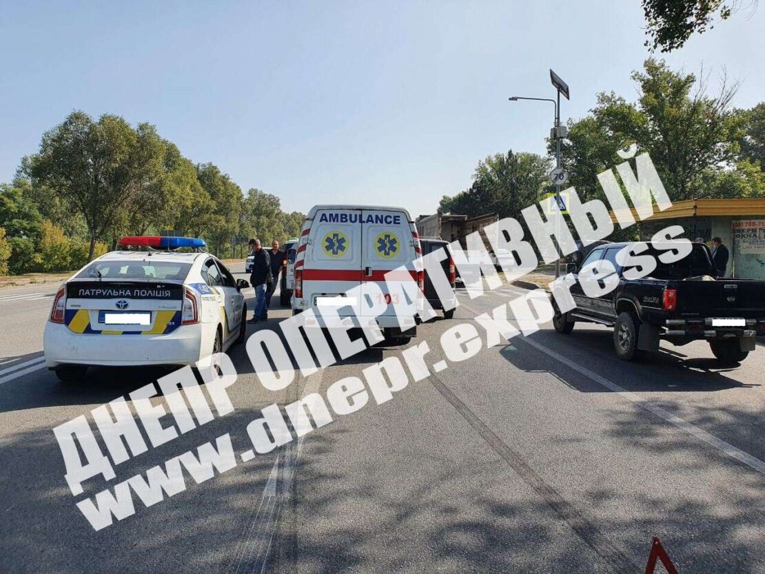 ДТП Днепр: столкнулись три автомобиля