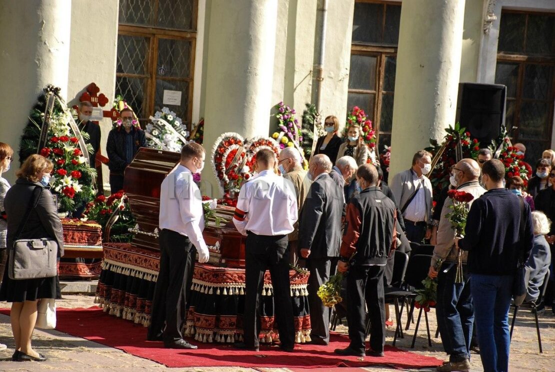 В Днепре прощаются с ректором ДНУ Николаем Поляковым. Новости Днепра