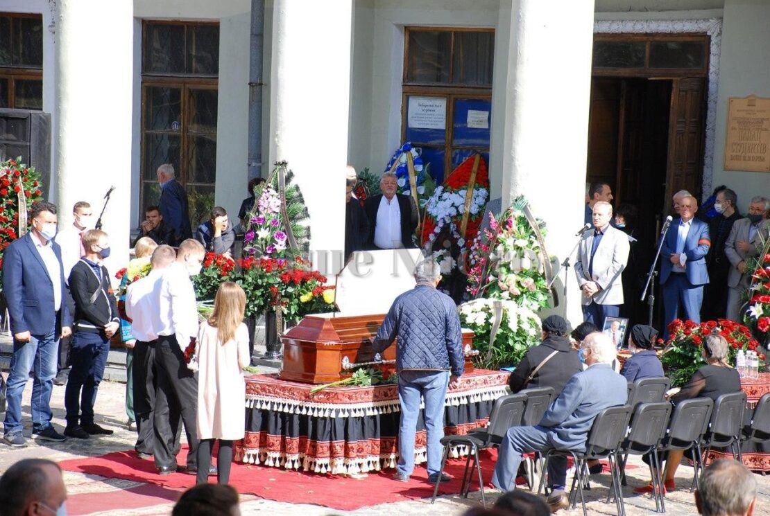 В Днепре прощаются с ректором ДНУ Николаем Поляковым. Новости Днепра