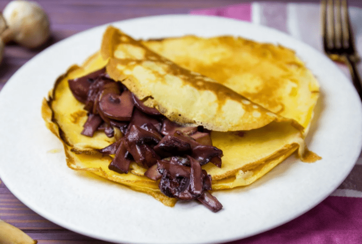 Блины с начинкой из яблок и тыквы с изюмом , пошаговый рецепт с фото