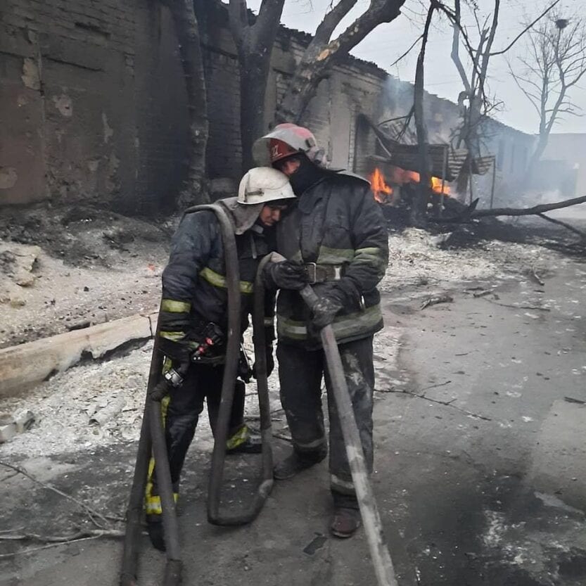 Горит почти 10 тыс. га: на Донбассе спасатели падают с ног от усталости, пытаясь справиться с огнем