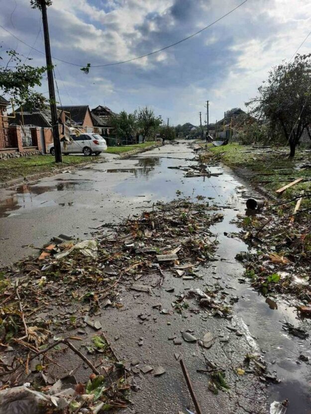 В Кропивницком ураган снес крыши и разрушил дома (Фото, видео)