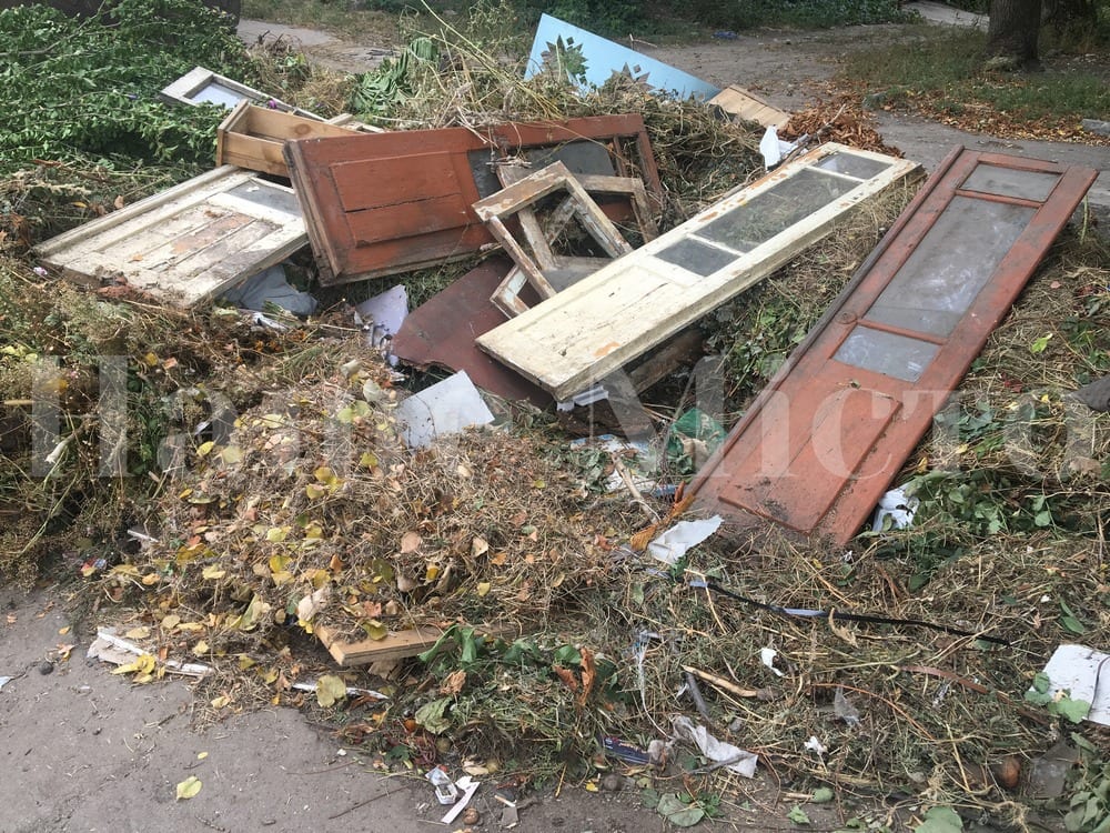 В Днепре в Новокодакском районе коммунальщики ликвидировали стихийную свалку