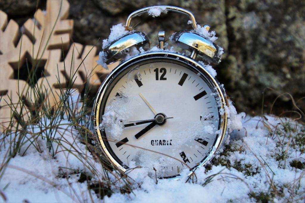 Перевод часов на зимнее время 2020: будем спать дольше