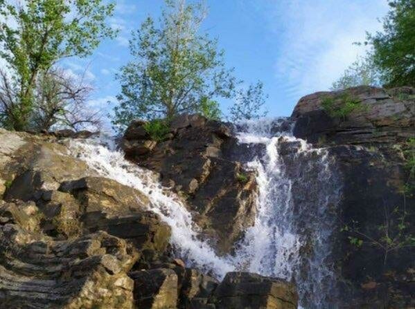 Новое место для фотосессий: рядом с Днепром возродили живописный водопад