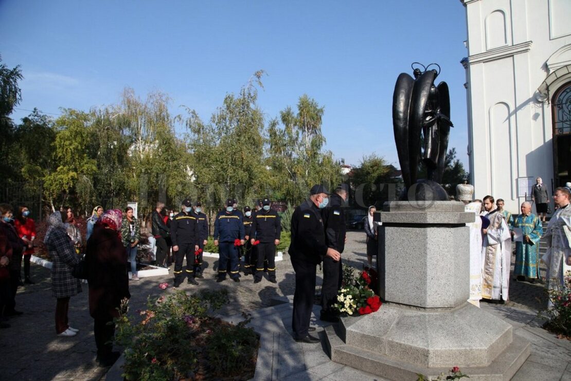 В Днепре почтили память жертв трагедии на Мандрыковской. Новости Днепра