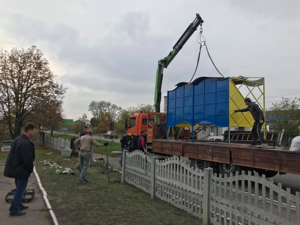 Под Днепром появилась уютная автобусная остановка. Новости Днепра