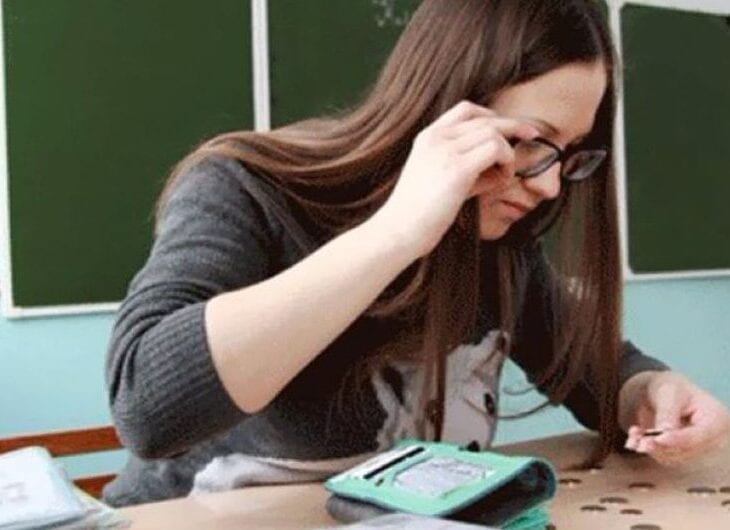 Подарок на день учителя: Кабмин Зеленского во второй раз заморозил повышение зарплат педагогам
