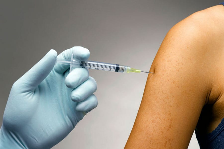 Вакцина от гриппа помогает при COVID-19: ученые сделали важное заявление