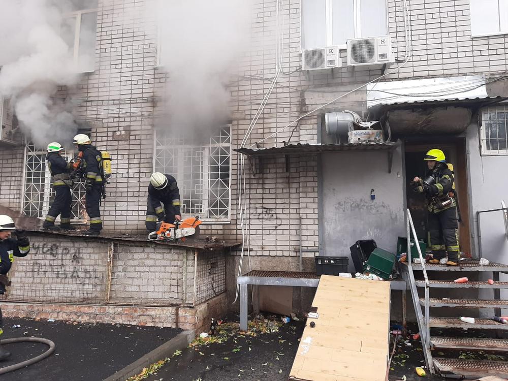 В Днепре горят склады магазинов "Ева" (Фото). Новости Днепра