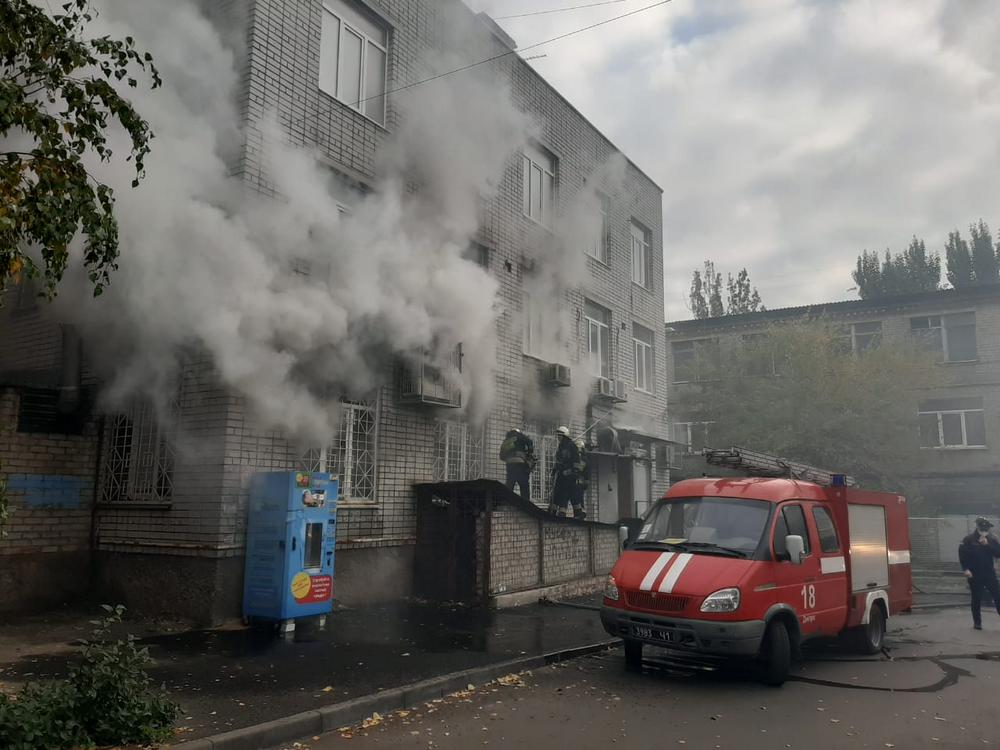 В Днепре горят склады магазинов "Ева" (Фото). Новости Днепра