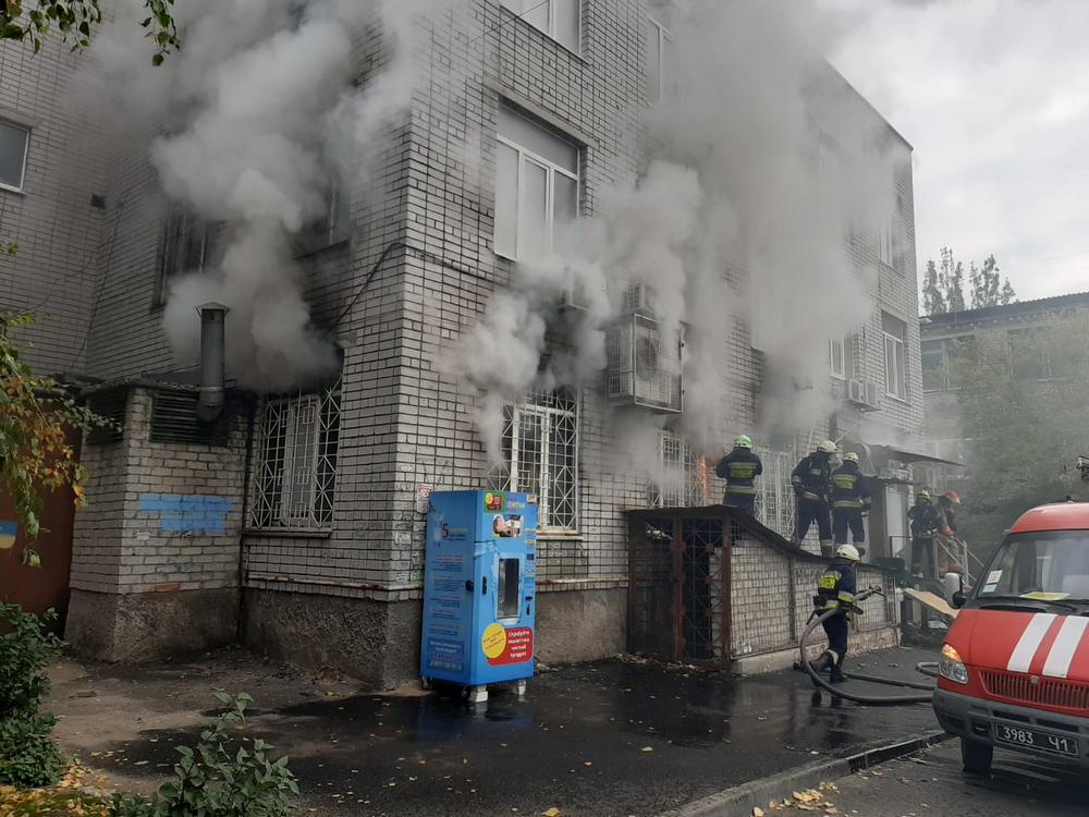 В Днепре горят склады магазинов "Ева" (Фото). Новости Днепра