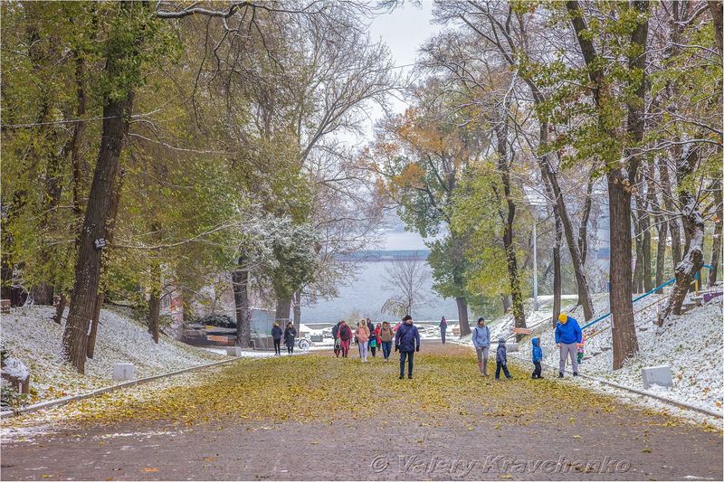 Первый снег в Днепре: фото в парке Шевченко. Новости Днепра