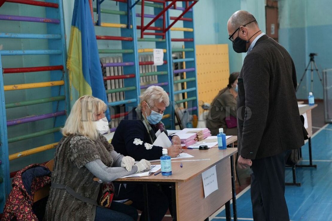 Выборы мэра в Днепре: голосовать безопасно, быстро и удобно