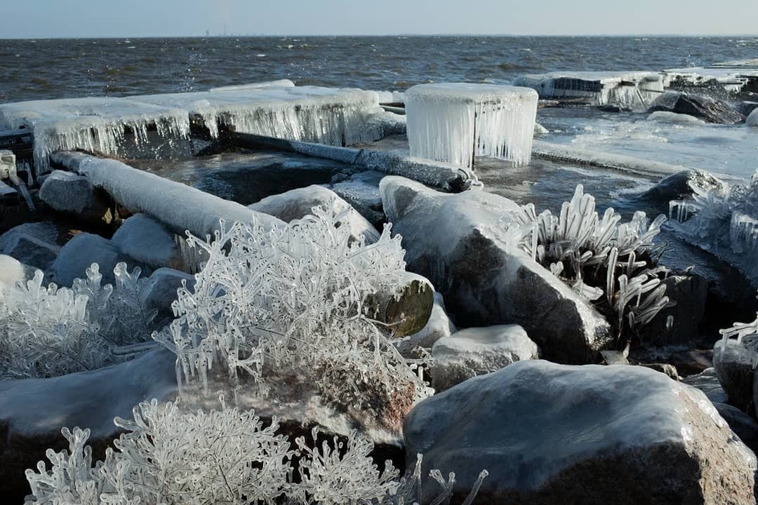 Ледяное королевство: невероятное явление природы на Каховском водохранилище (Фото)