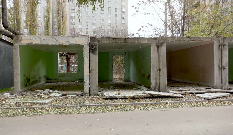 В Днепре на Победе новоизбранный «Слуга народа» торгует незаконными гаражами (Фото)