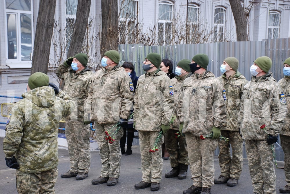 В Днепре установили памятник погибшим героям Соборного района в ООС (Фото)