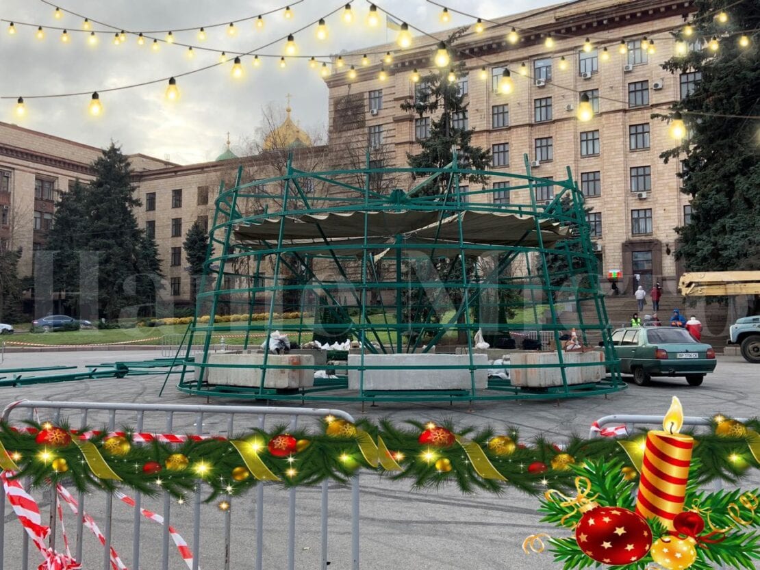 В Днепре на Героев Майдана начали установку 26 метровой новогодней елки (Фото)