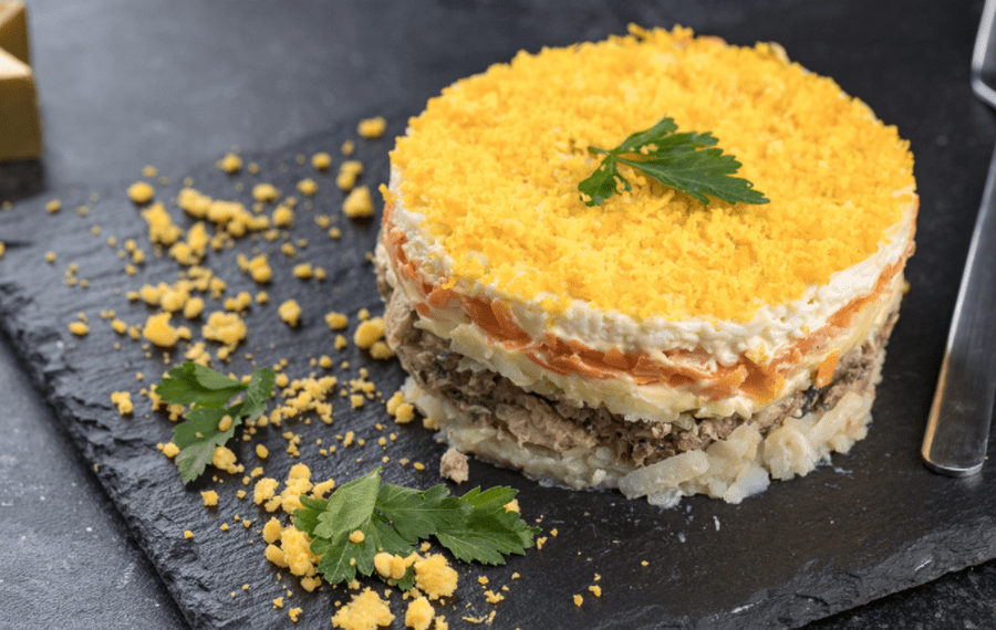 Салат «Мимоза»: невероятно нежный на вкус и простой в приготовлении