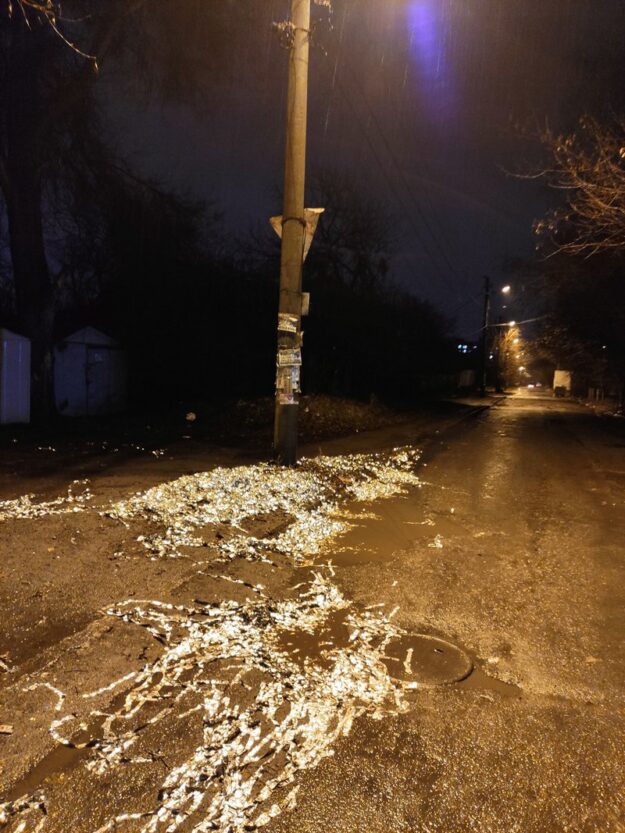 В Днепре улицу засыпали километрами серпантина (Фото)