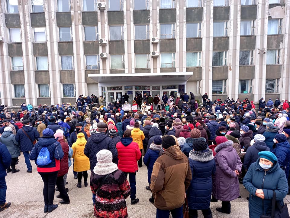 Митинг против отмены льготных тарифов на электроэнергию в Марганце