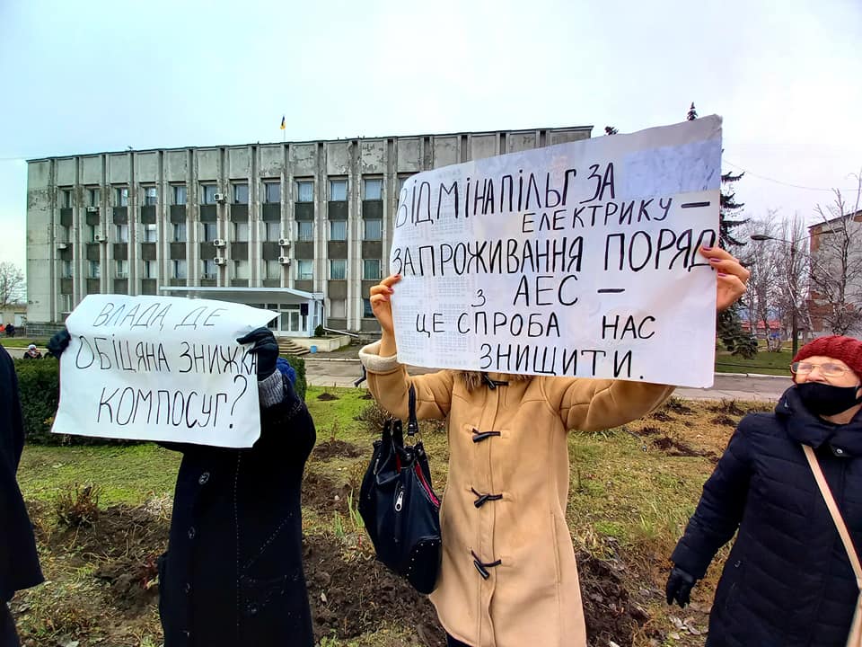 Митинг против отмены льготных тарифов на электроэнергию в Марганце