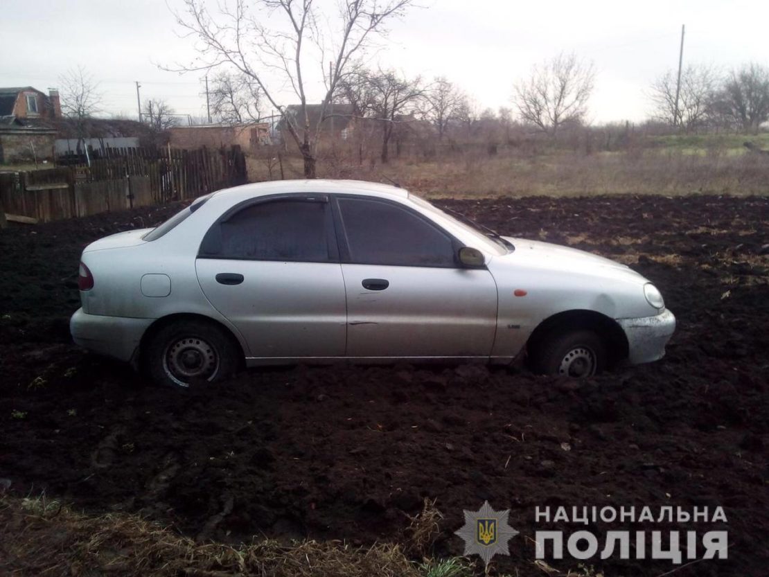 Под Днепром подросток всю ночь катался на угнанном авто, а потом его поджег