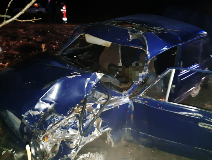 Под Днепром произошло смертельное ДТП: пассажирка вылетела из авто, а водителя зажало внутри