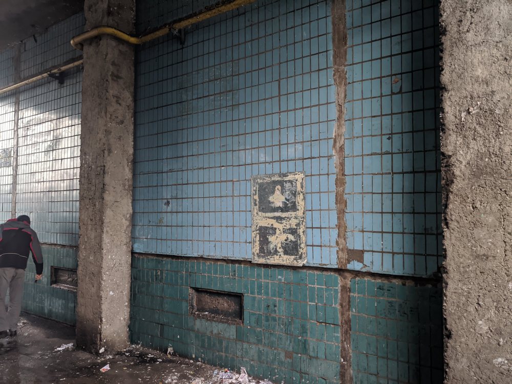 Со стен домов начали отмывать назойливую рекламу – новости Днепра