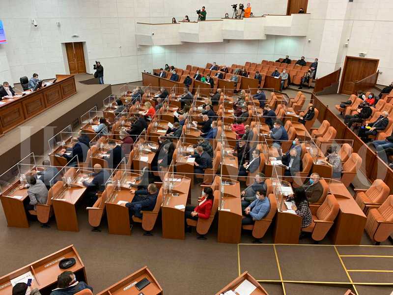 Разместили за антикоронавирусными перегородками – новости Днепра