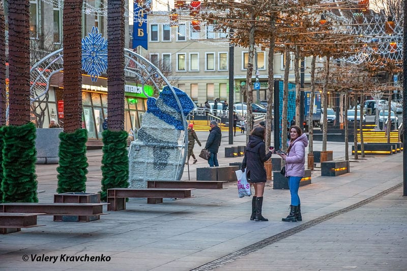 Как выглядит новогодняя улица Короленко днем – новости Днепра