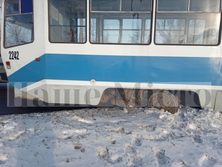 На Донецком шоссе трамвай сошел с рельс – новости Днепра