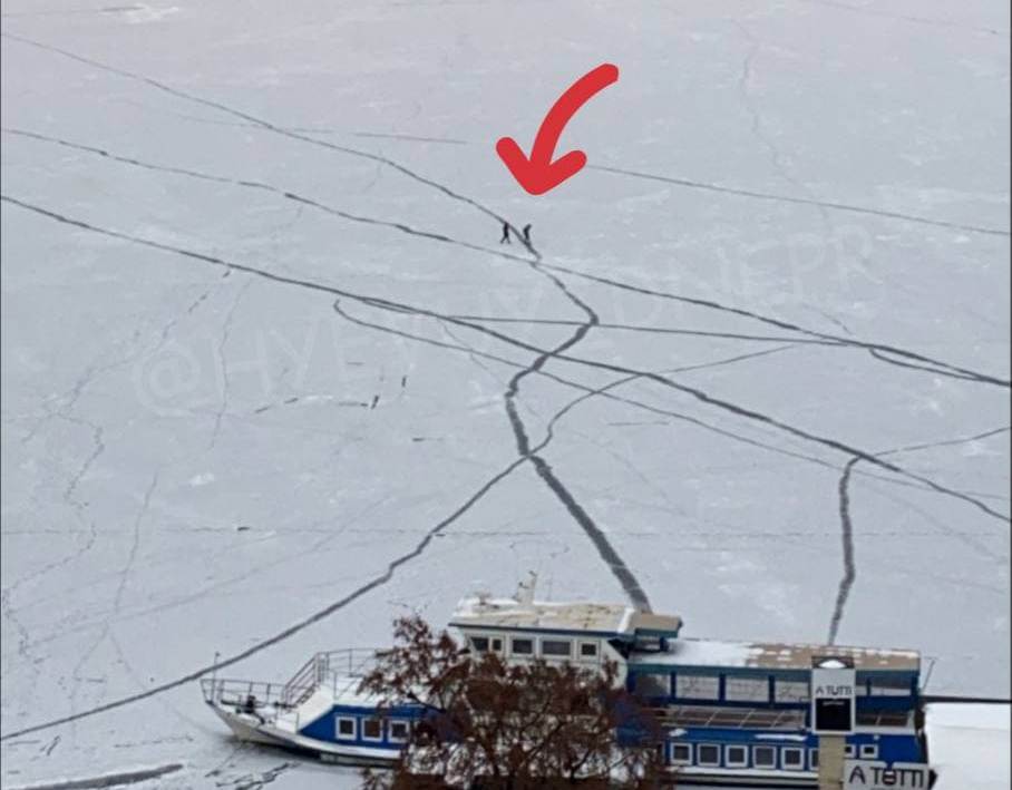 Двух детей заметили на льду посреди реки – новости Днепра
