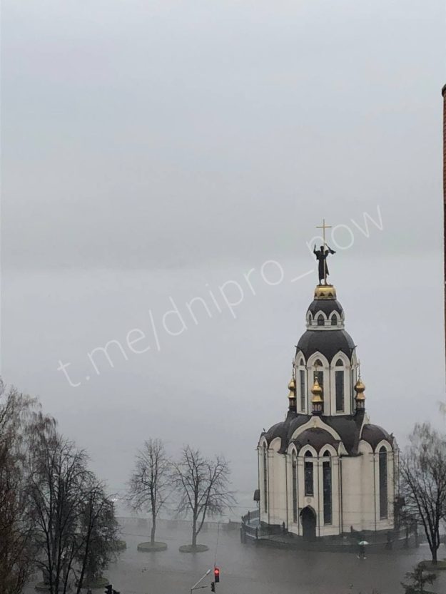 Гостиница «Парус» «утонула» в тумане - новости Днепра