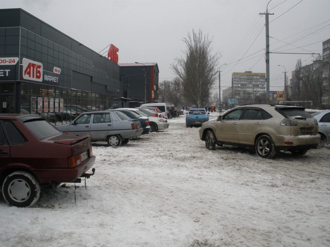 АТБ на Калиновой о парковке на тротуаре – новости Днепра