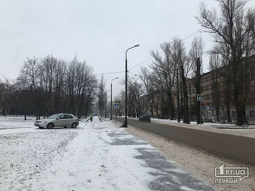 В Кривом роге автомобиль сбил двух школьниц – новости Днепра