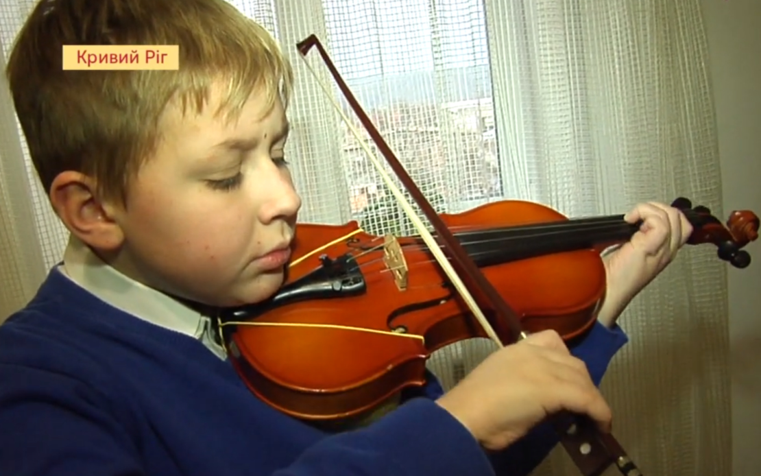 11-летний мальчик играет на нескольких инструментах – новости Днепра