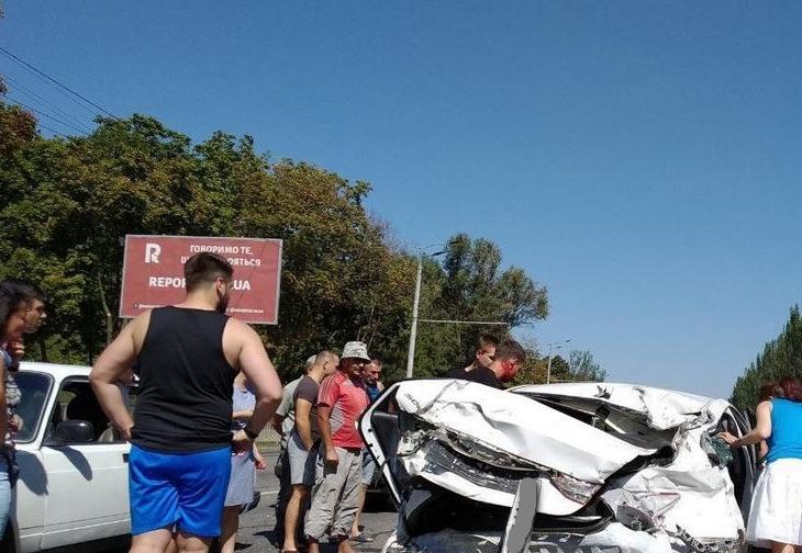 Водитель отправил в больницу 3-х человек - новости Днепра