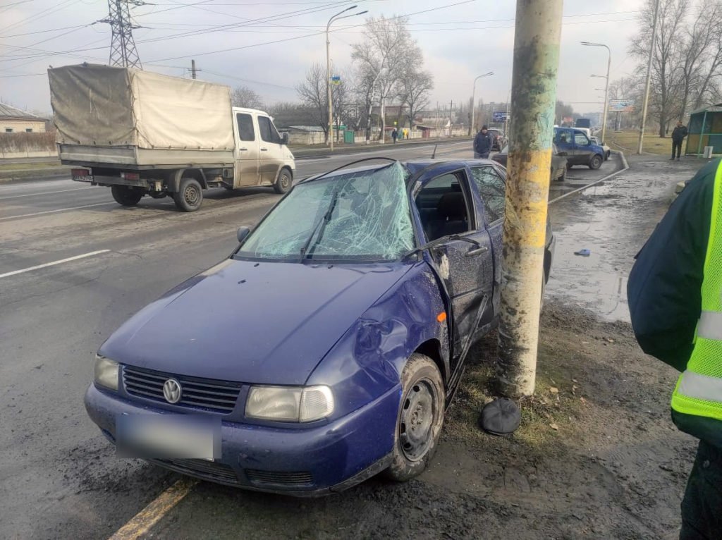 ДТП в Павлограде: Volkswagen сбил семью с ребенком на переходе