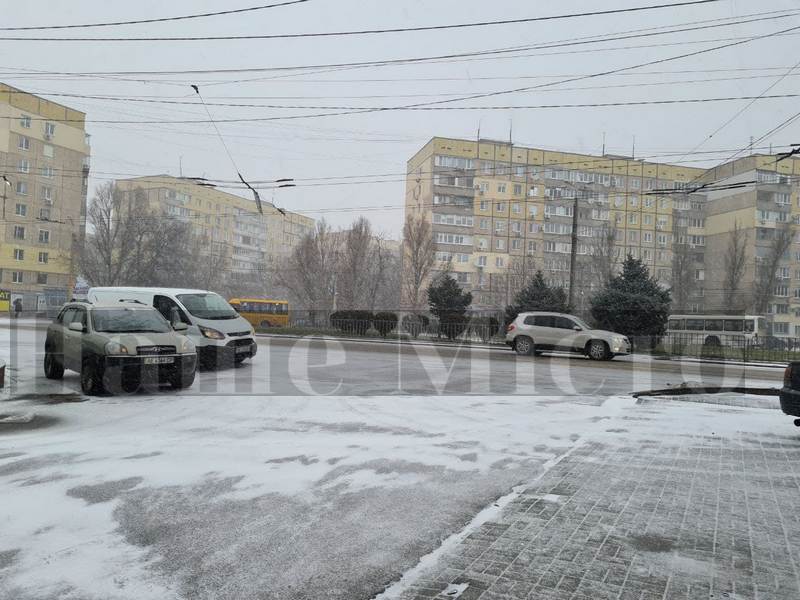 Обрушился снегопад: город заметает (Фото, видео)  – новости Днепра