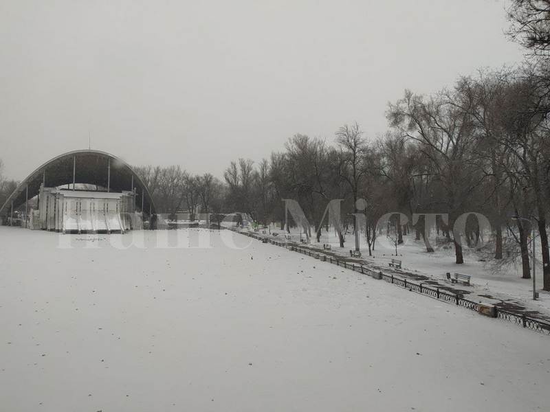 С самого утра метет снег – новости Днепра