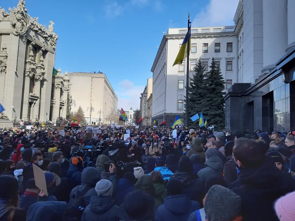 В Киеве массовый митинг на Банковой (Фото)