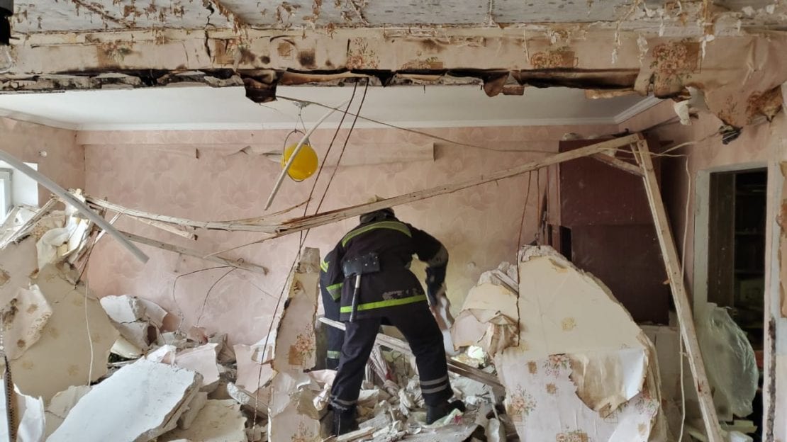 Спасают пострадавших от взрыва в квартире – новости Днепра