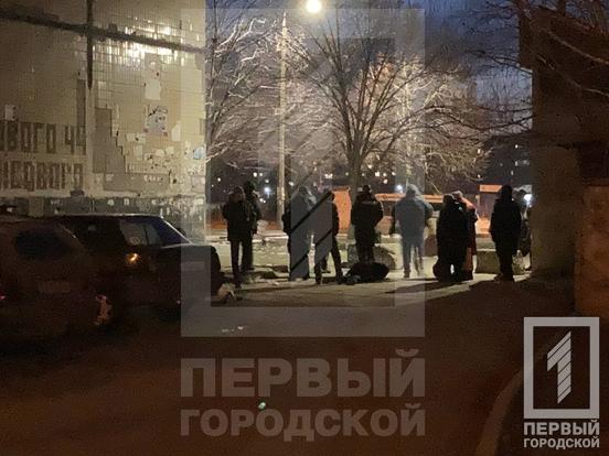 Толпа едва не устроила самосуд: под Днепром схватили мужчину, который в лифте напал на ребенка (Фото)