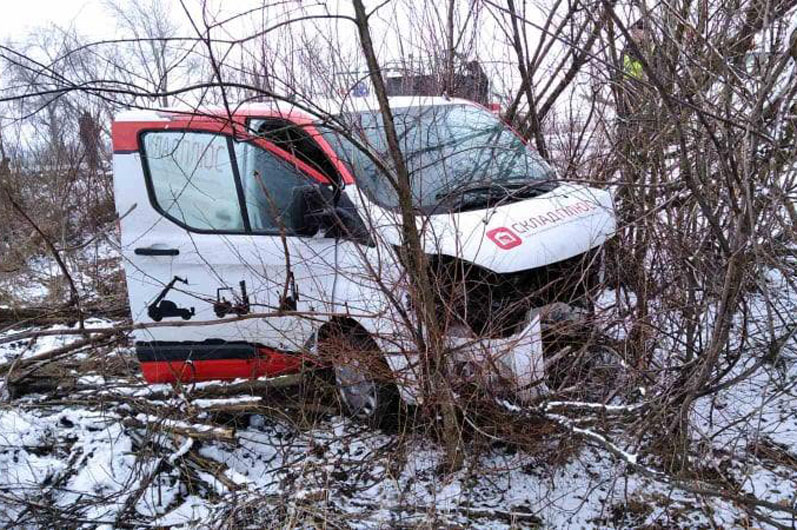  Днепропетровской области на трассе М-04 Знаменка-Луганск-Изварино столкнулись «Fiat Ritmo» и грузовик минивэном Ford